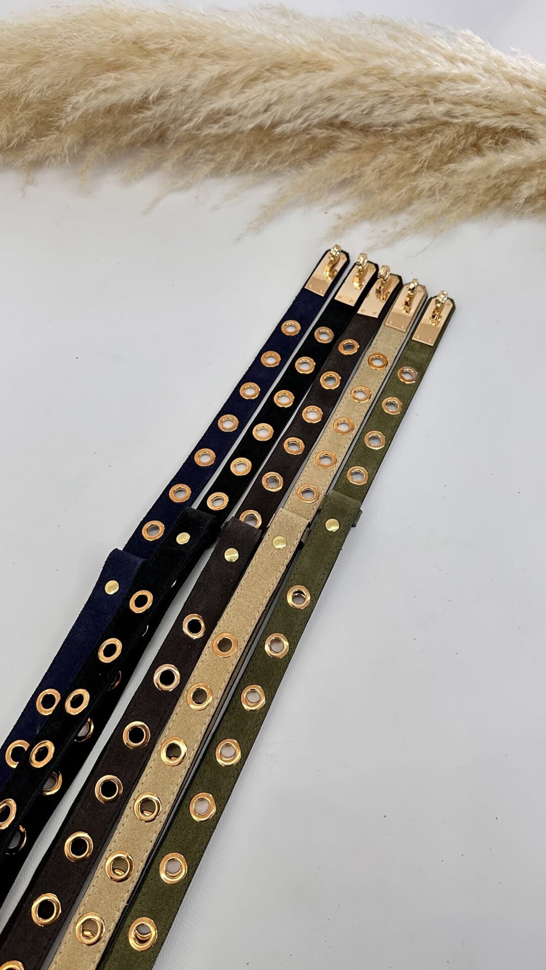 CINTURA SCAMOSCIATA CON OCCHIELLI ORO
