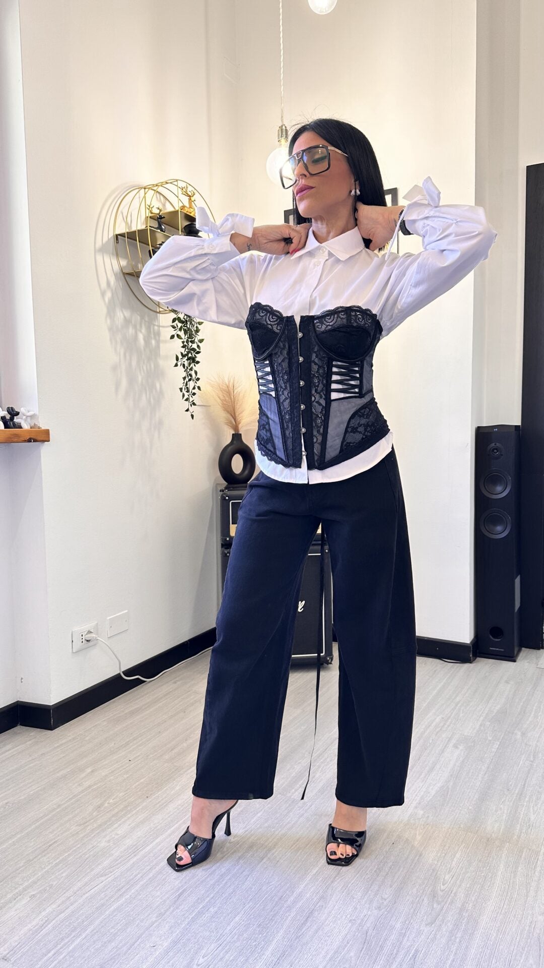 CORSETTO IN PIZZO NERO