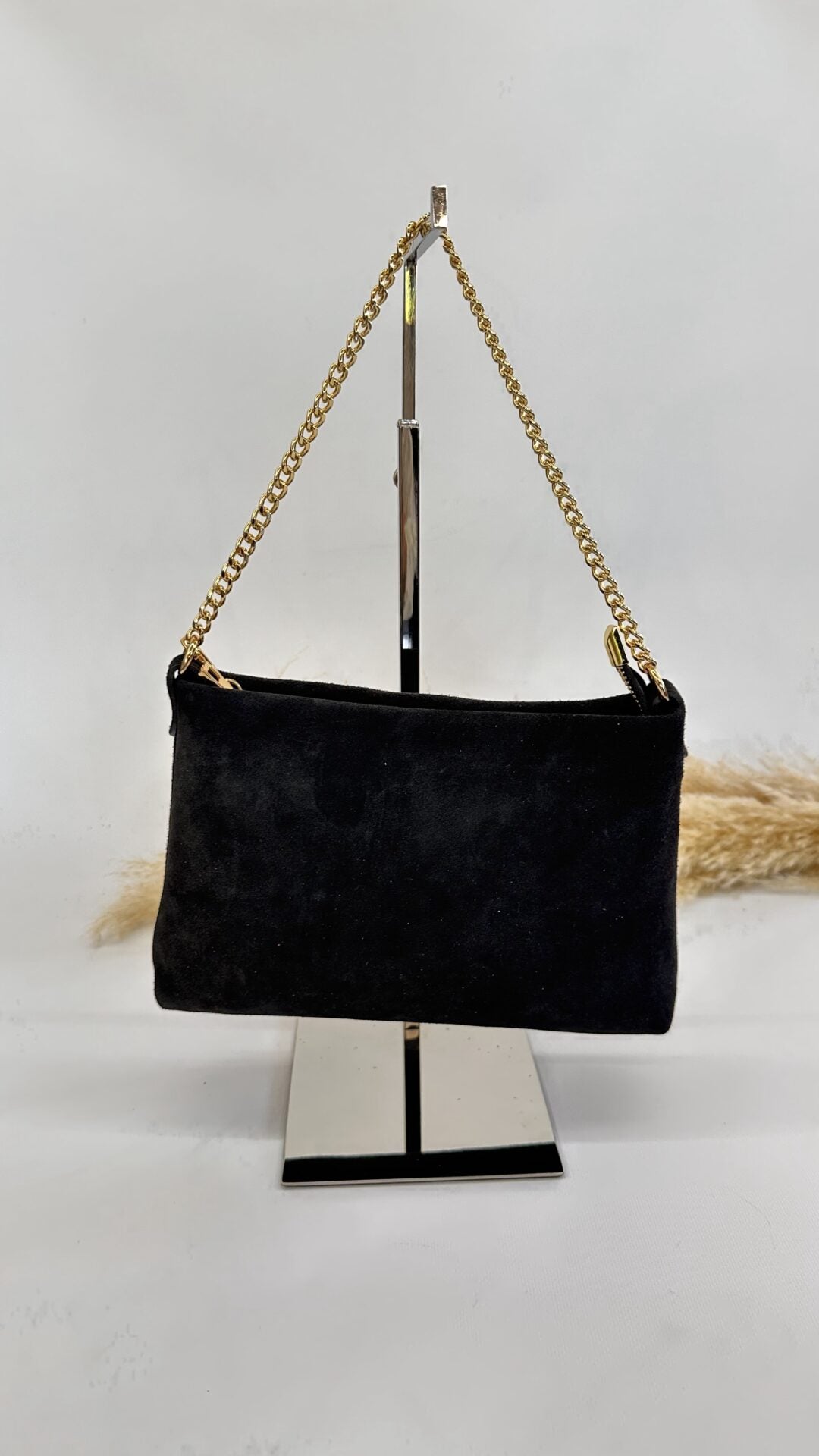POCHETTE SCAMOSCIATA CON CATENELLA NERA