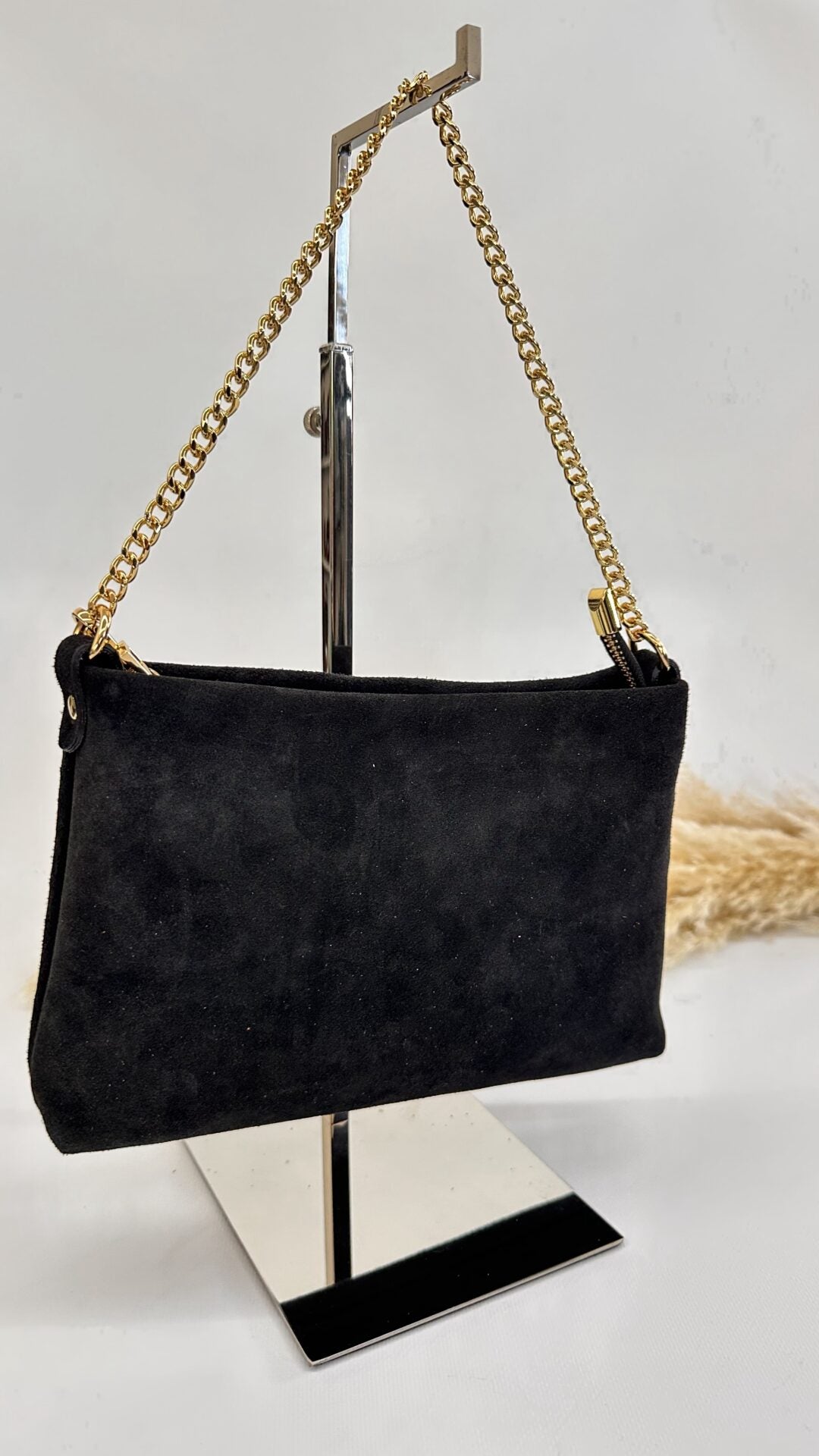 POCHETTE SCAMOSCIATA CON CATENELLA NERA