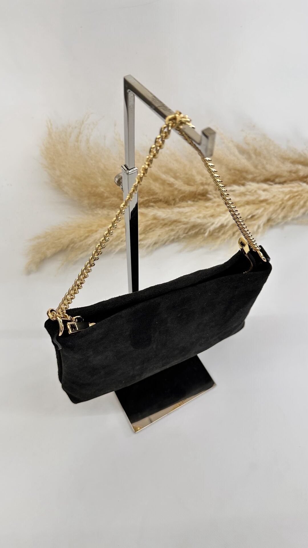 POCHETTE SCAMOSCIATA CON CATENELLA NERA