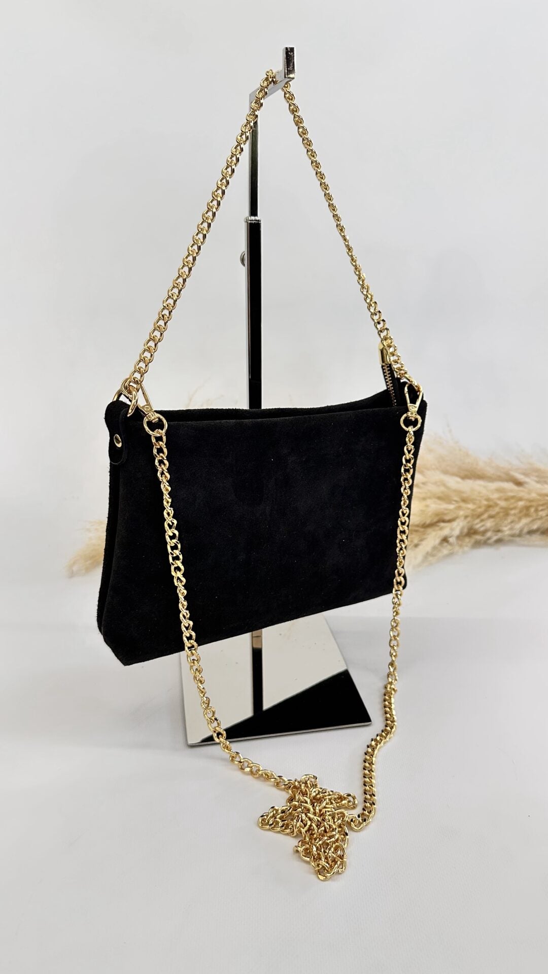 POCHETTE SCAMOSCIATA CON CATENELLA NERA