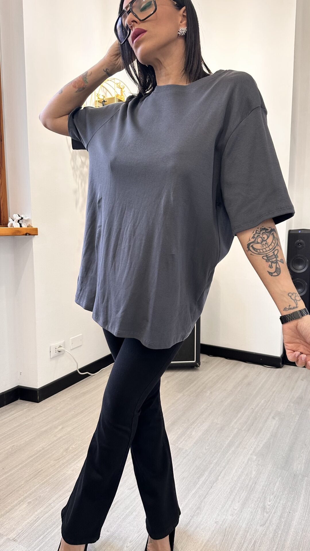 T-SHIRT GRIGIA SCURA OVERSIZE