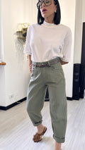 JEANS CON CINTURA MILITARE