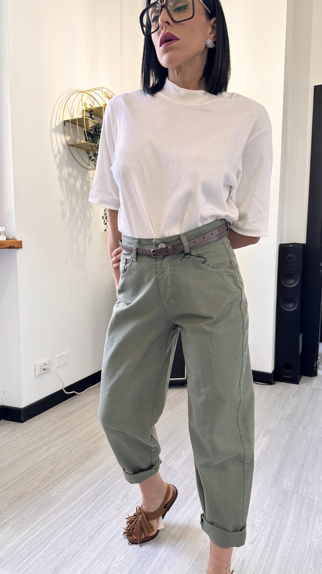 JEANS CON CINTURA MILITARE