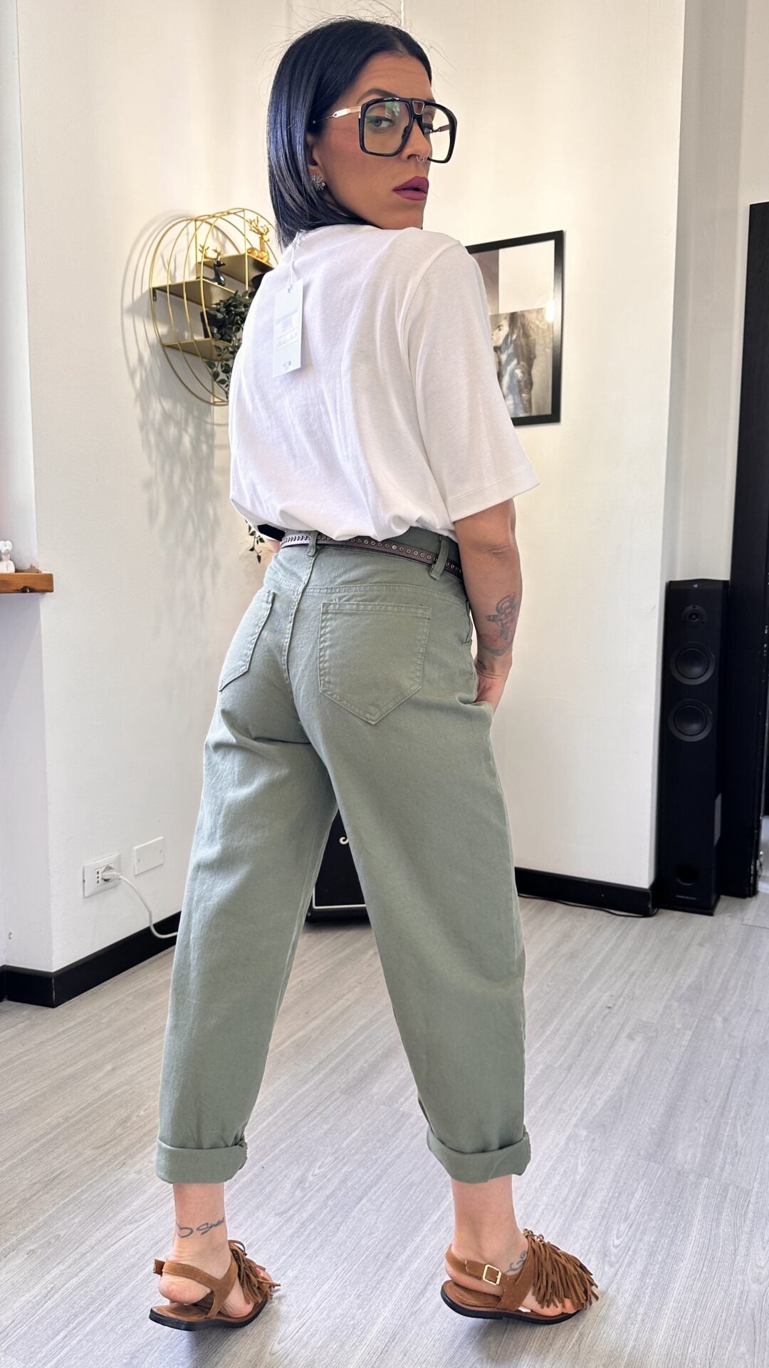 JEANS CON CINTURA MILITARE