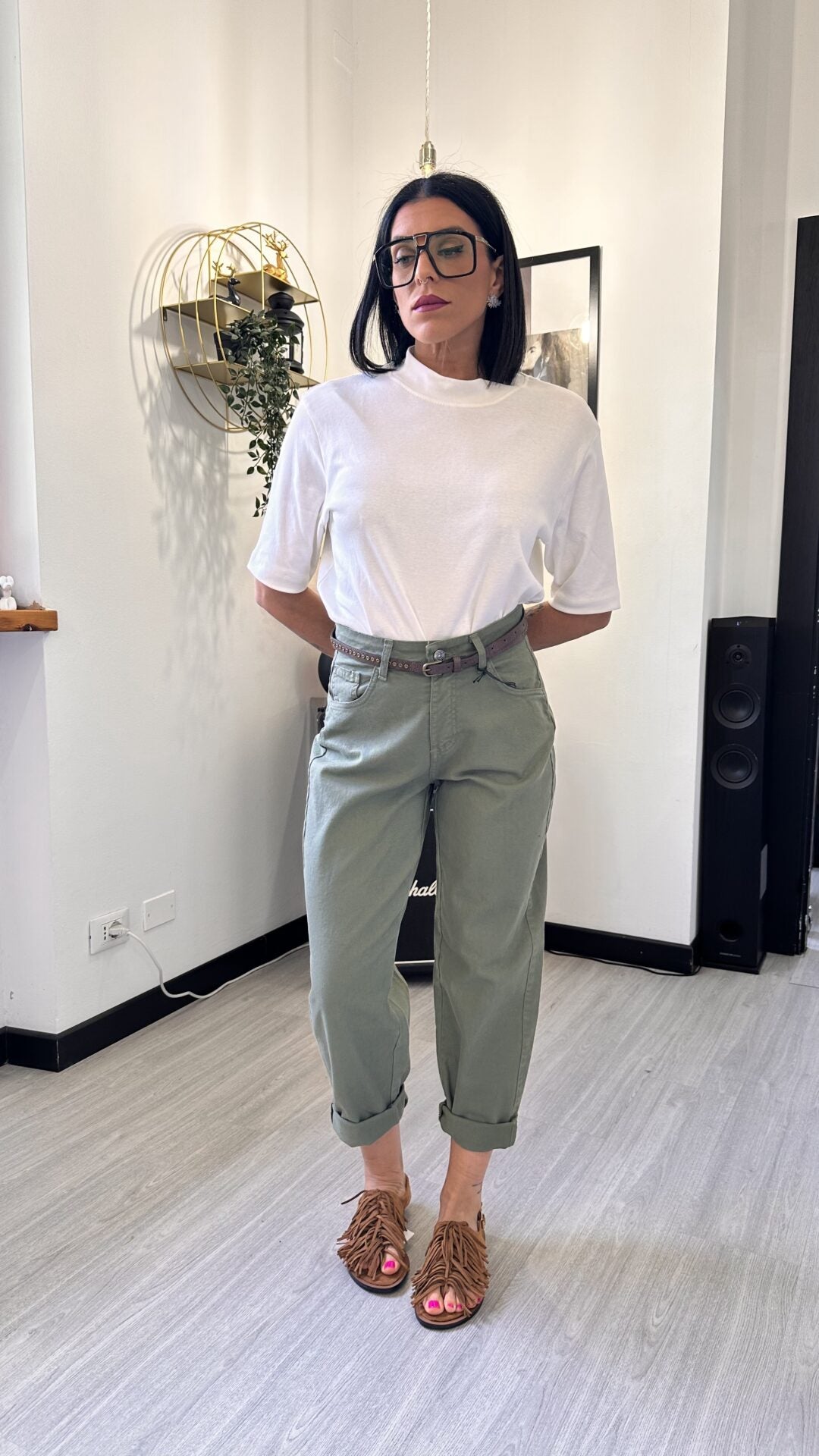 JEANS CON CINTURA MILITARE