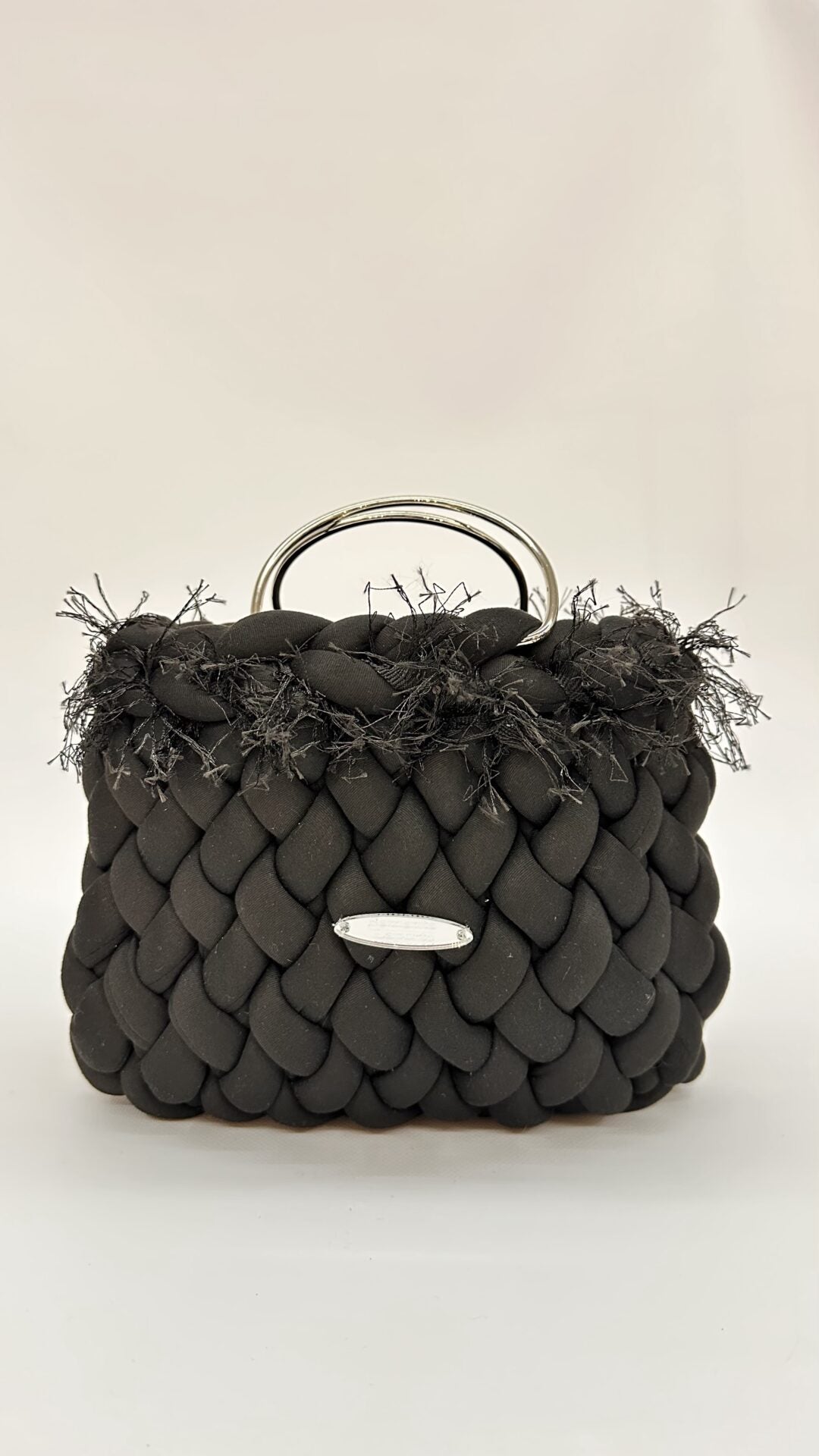 MINI BAG NERA CON FILI SFRANGIATI
