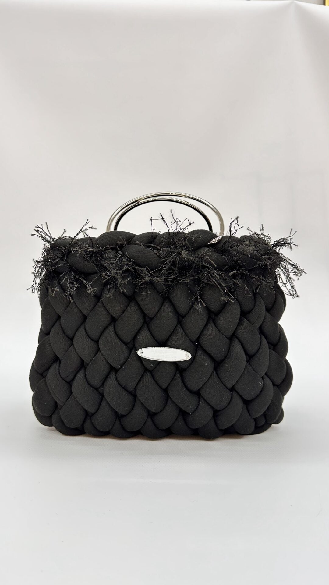 MINI BAG NERA CON FILI SFRANGIATI