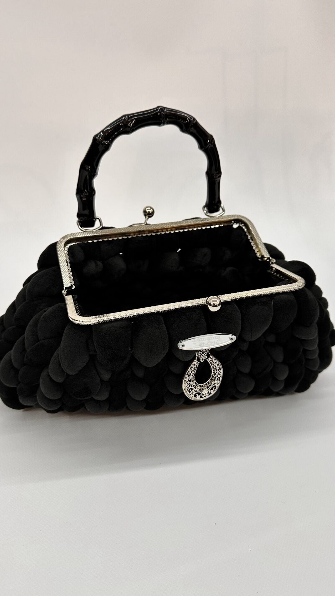 BORSETTA NERA CON CHIUSURA CLIC CLAC