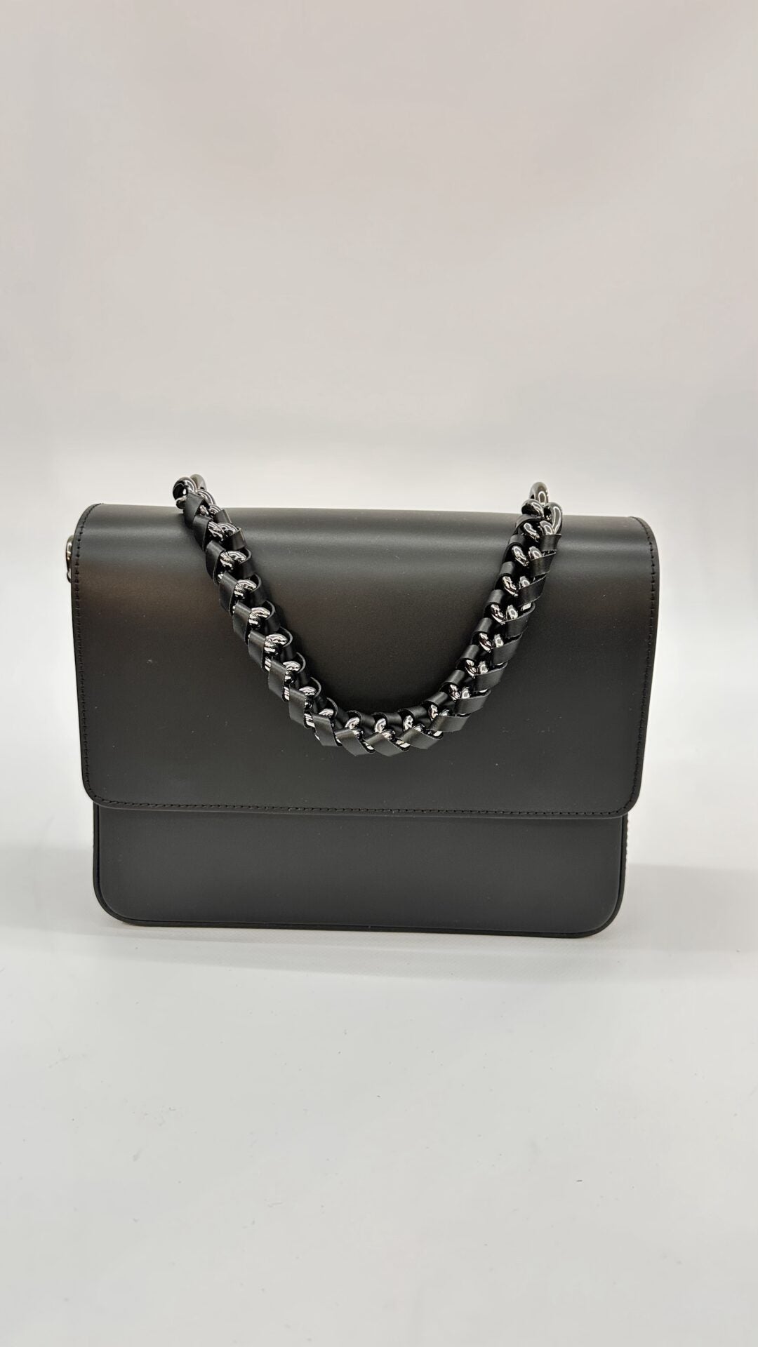 BORSETTA CLASSICA NERA CON CATENA