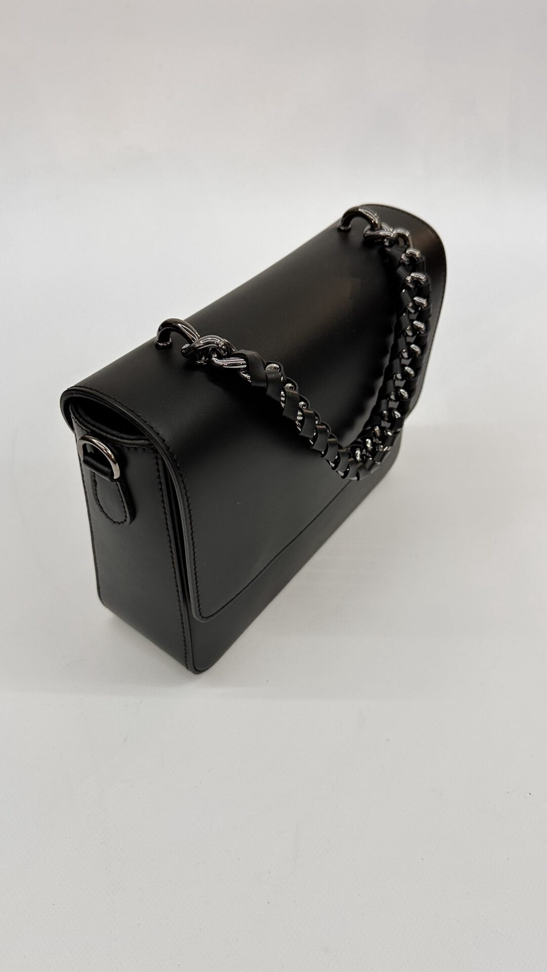 BORSETTA CLASSICA NERA CON CATENA