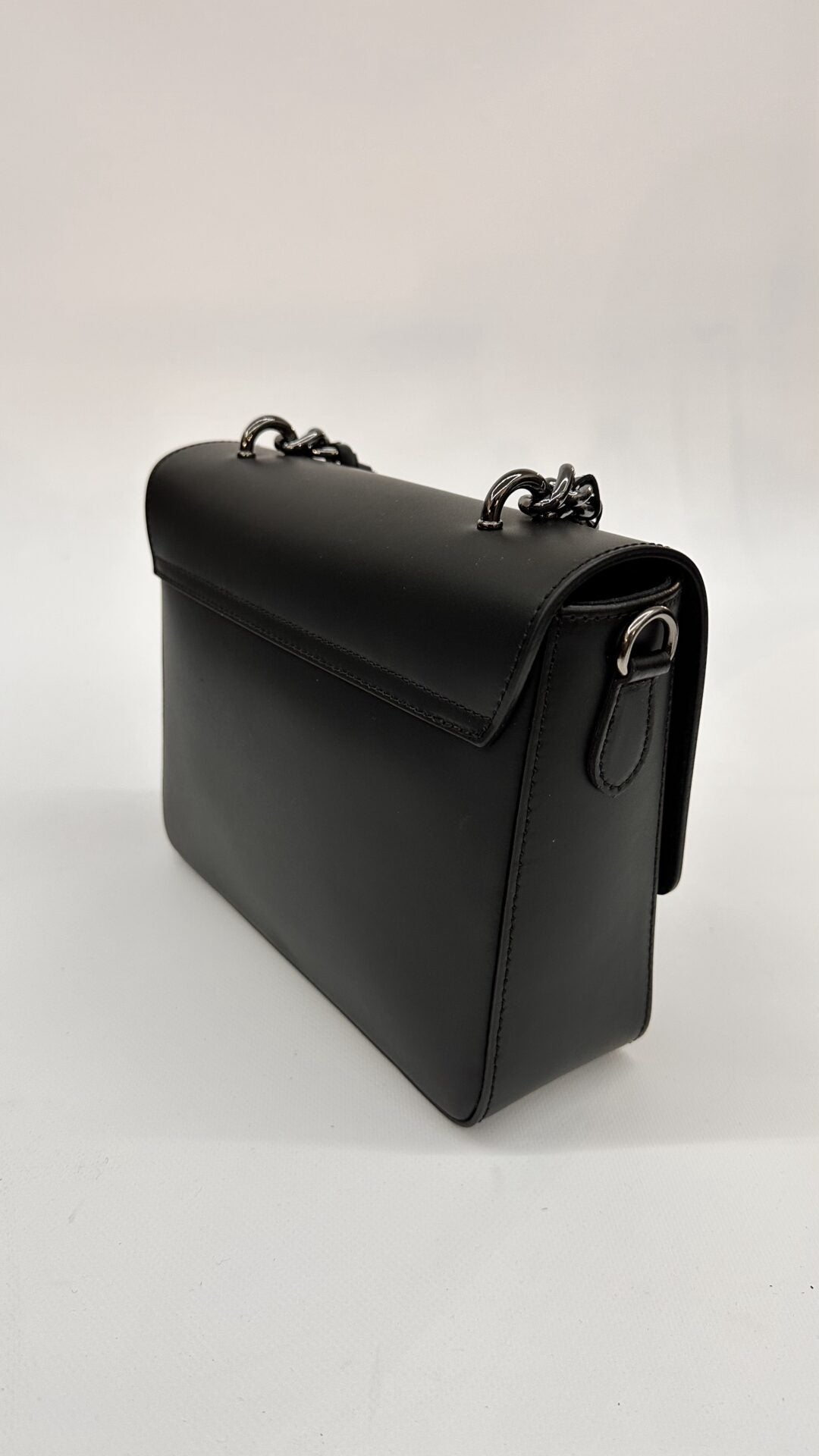 BORSETTA CLASSICA NERA CON CATENA