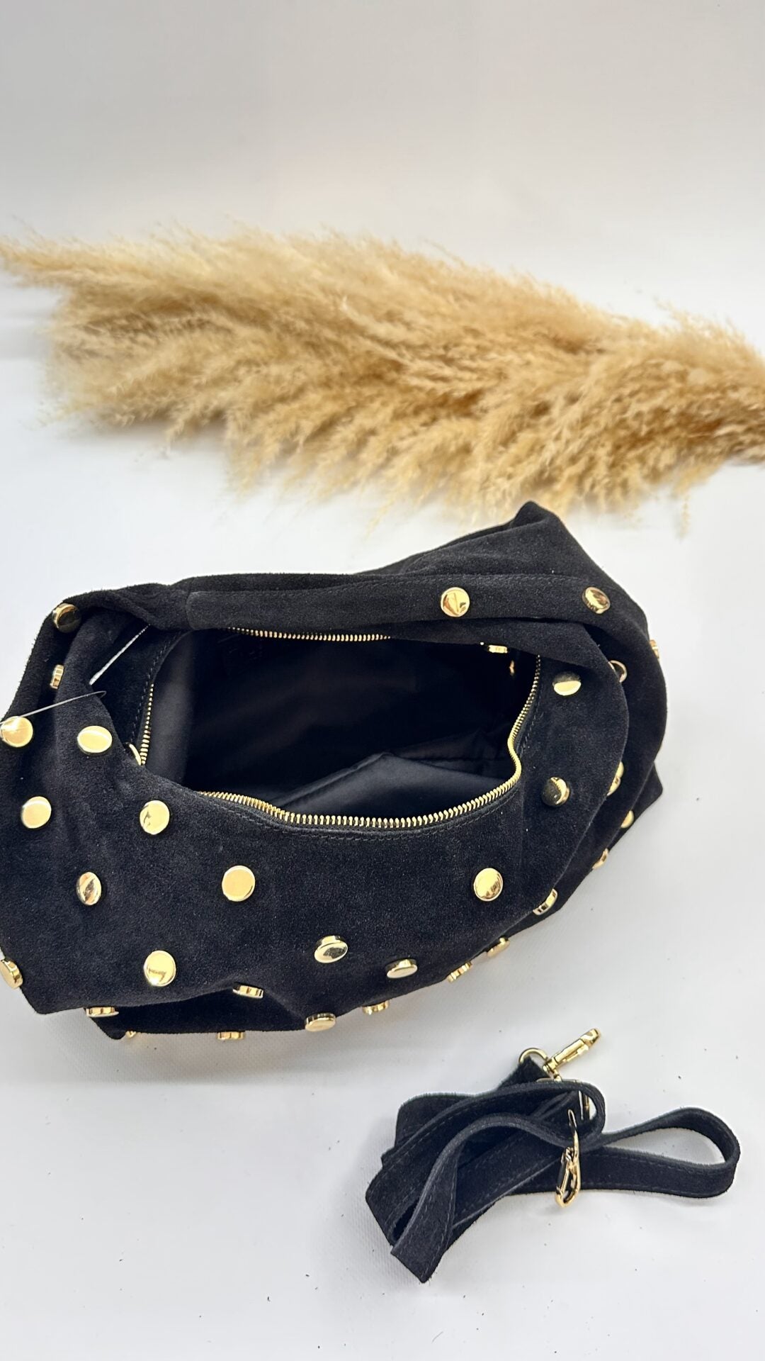 BORSA SCAMOSCIATA CON BORCHIE NERA