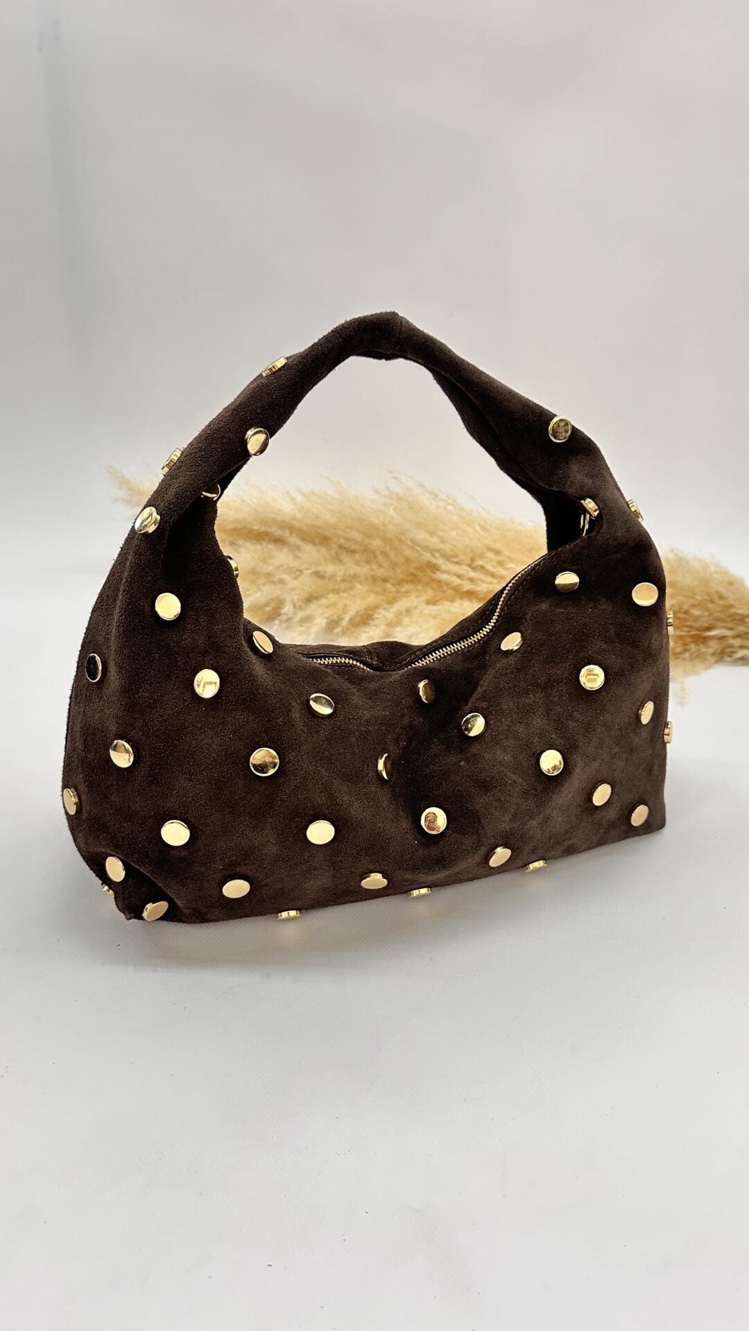 BORSA SCAMOSCIATA CON BORCHIE MARRONE