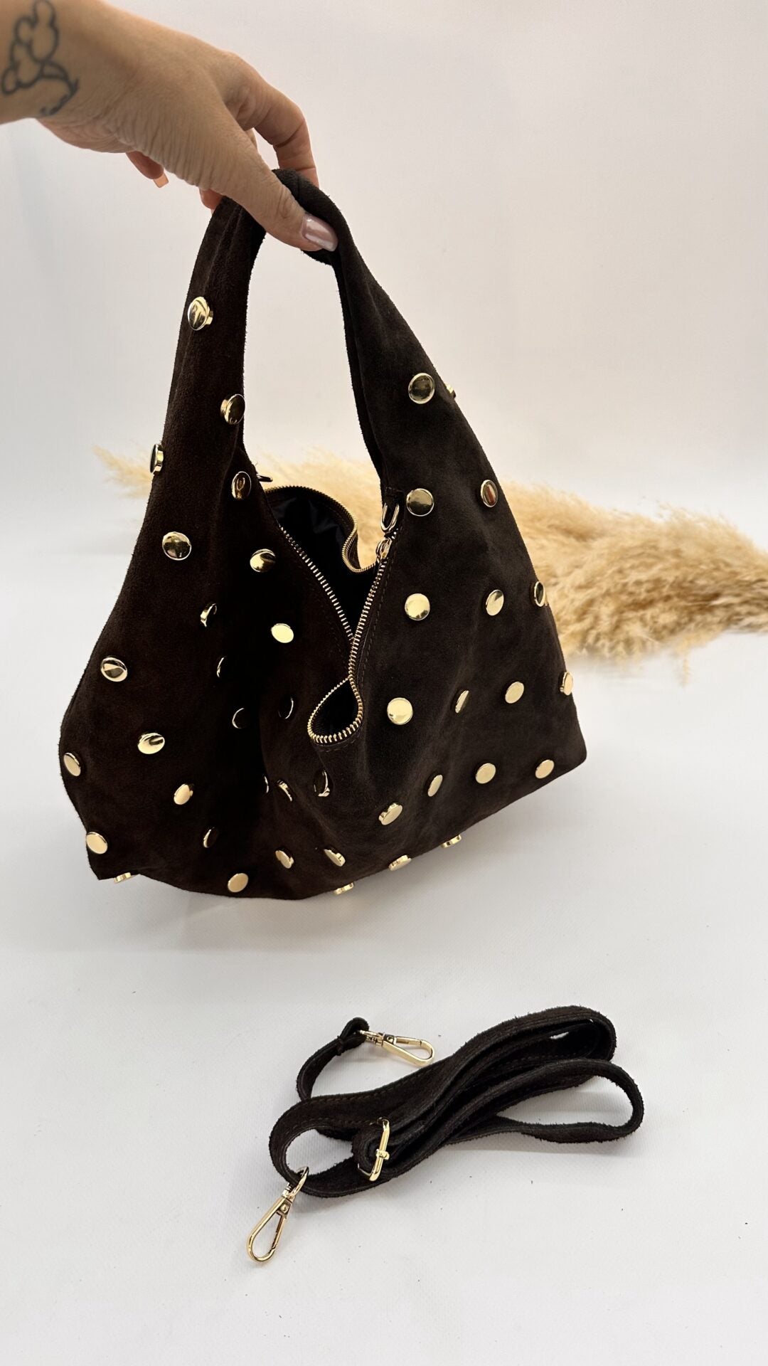 BORSA SCAMOSCIATA CON BORCHIE MARRONE