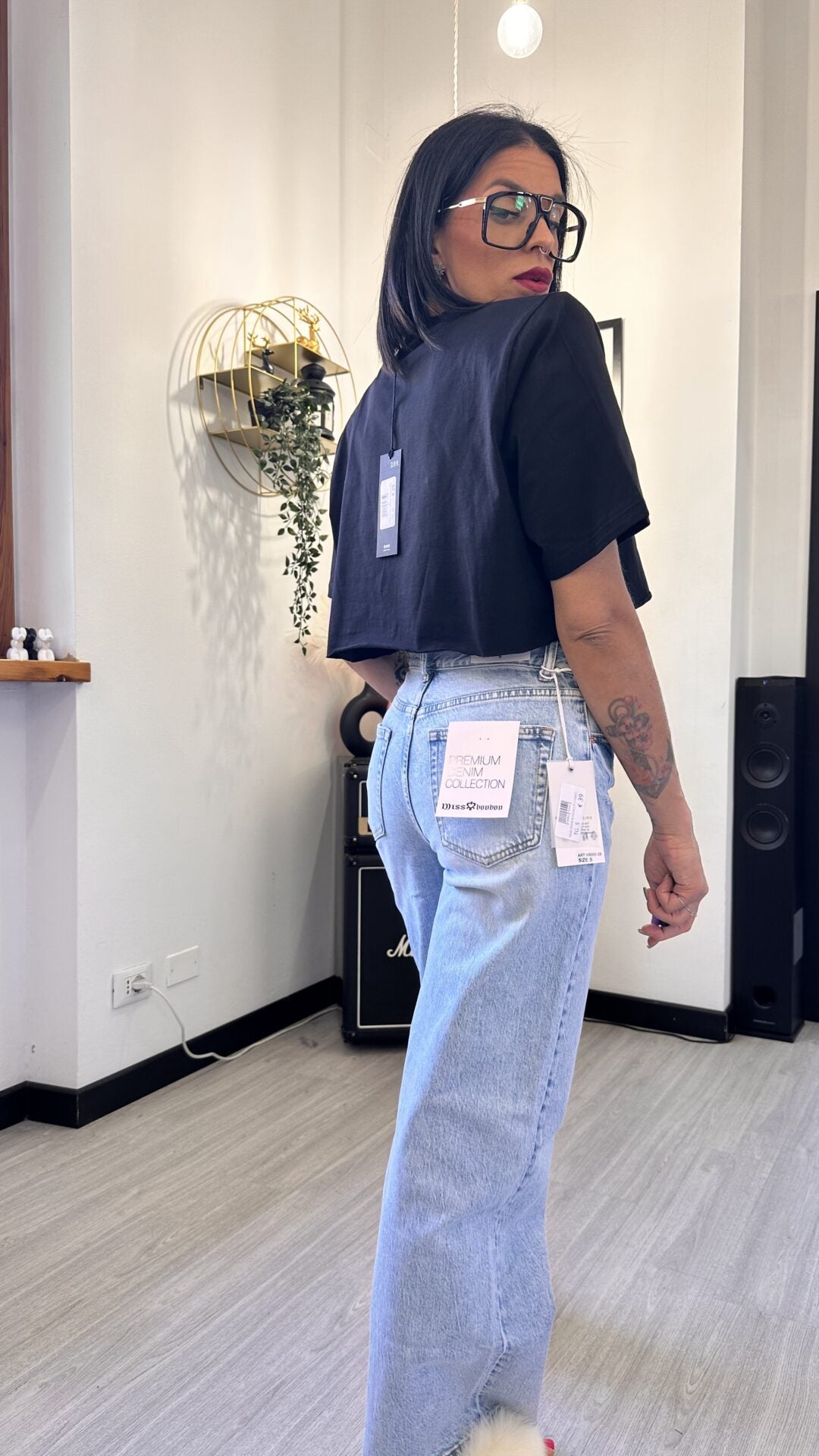 T-SHIRT USUALLY DRESSED IN BLACK NERA