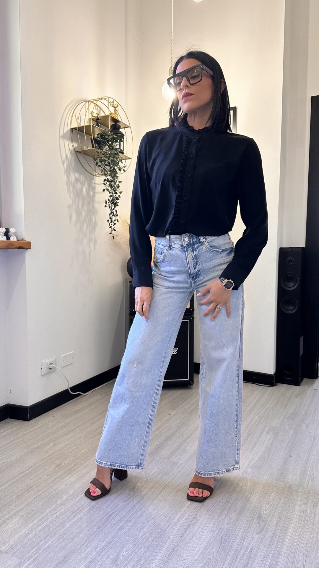 CAMICIA BOTTONI TONDI E FRUFRU NERA