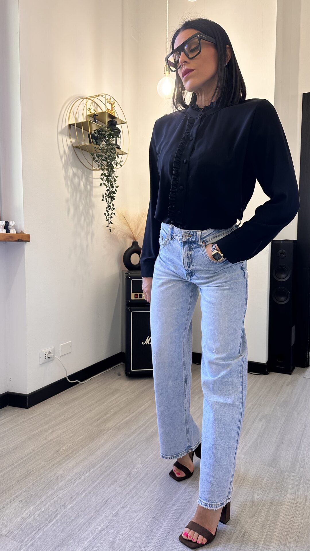 CAMICIA BOTTONI TONDI E FRUFRU NERA