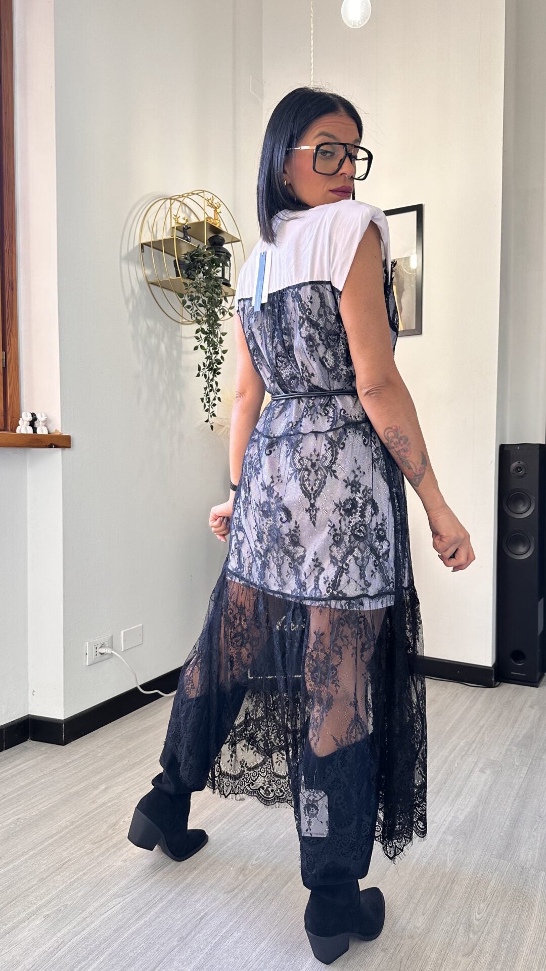 ABITO LUNGO BIANCO CON PIZZO