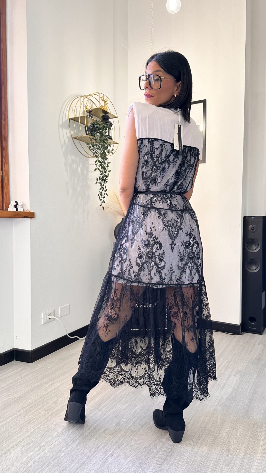 ABITO LUNGO BIANCO CON PIZZO