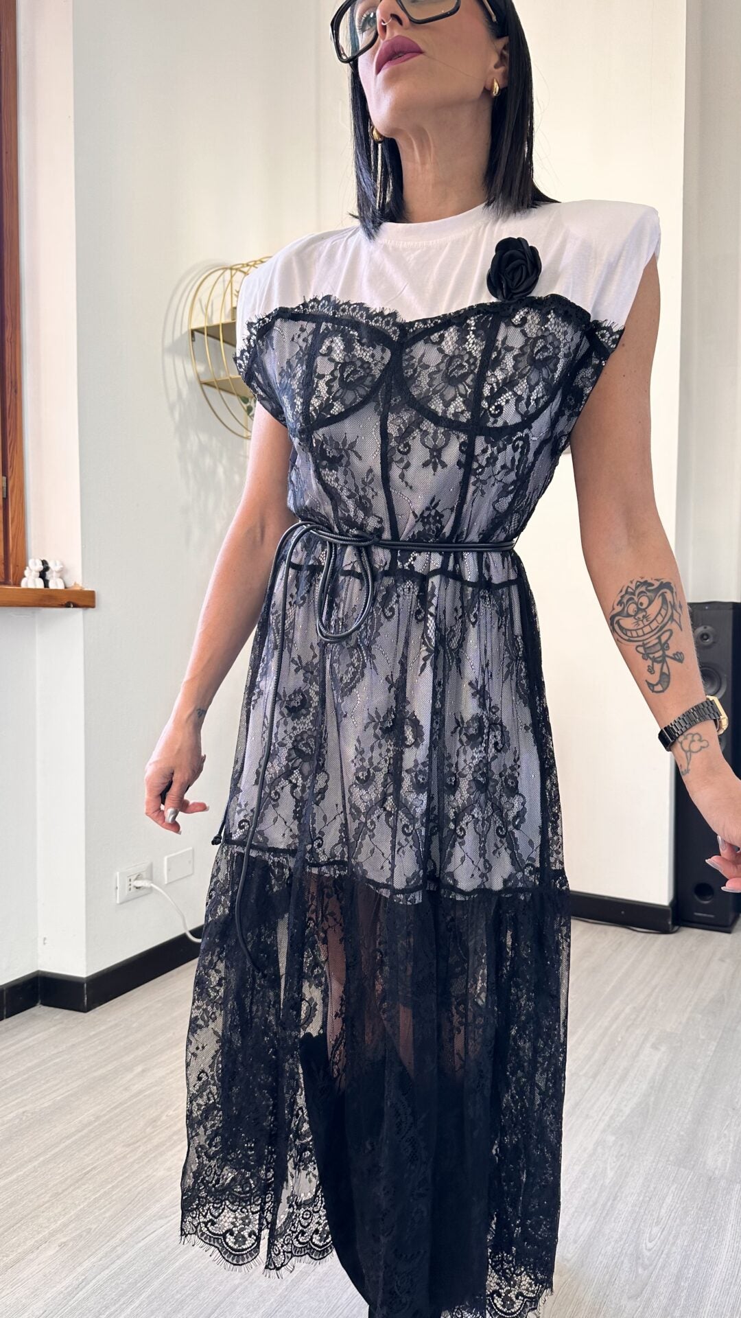 ABITO LUNGO BIANCO CON PIZZO