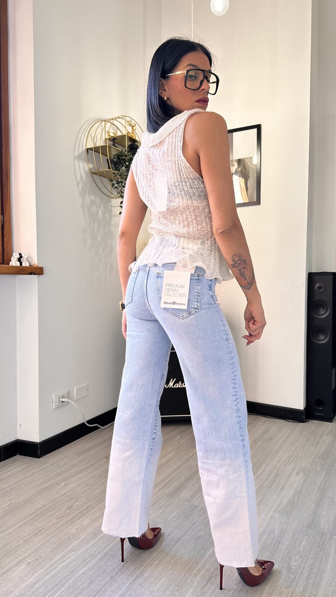 CANOTTA CON VOLANT SCOLLO A V BEIGE