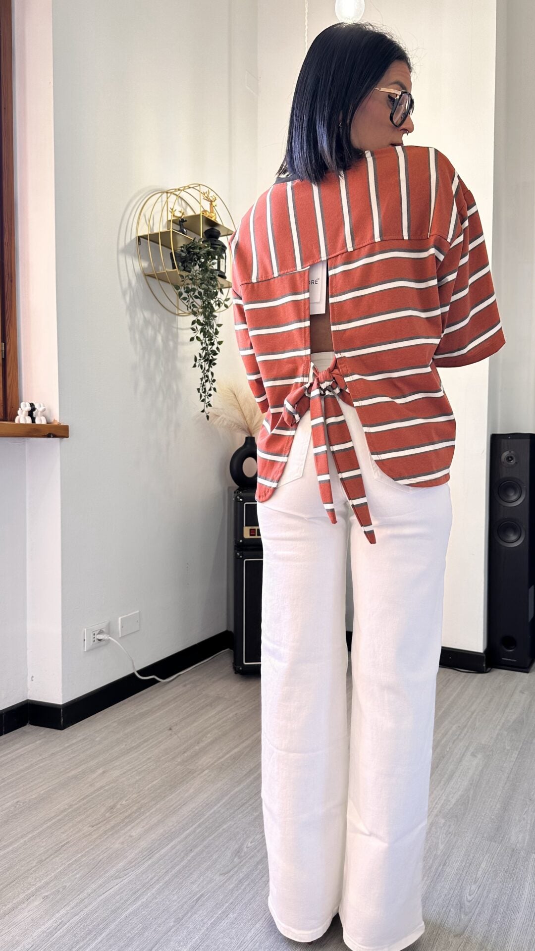 T-SHIRT A RIGHE APERTA SUL RETRO MATTONE