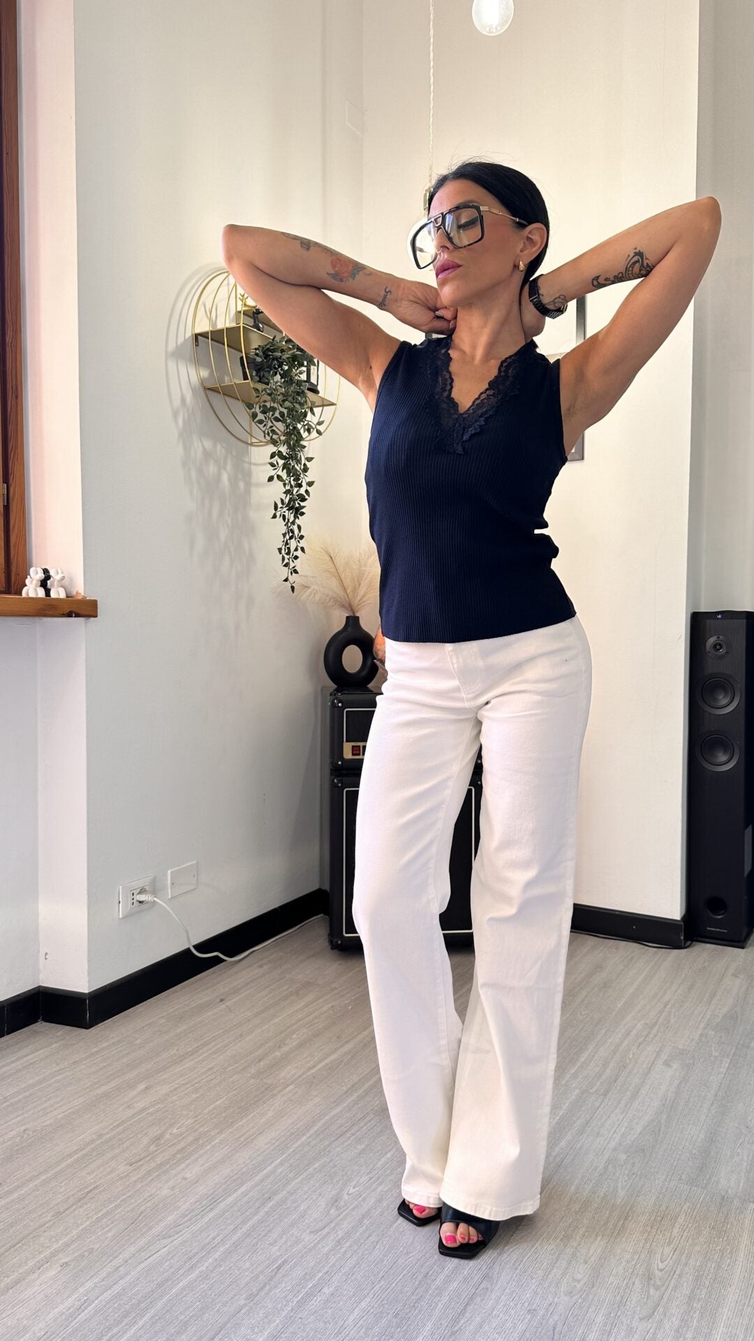 CANOTTA SCOLLO A V IN PIZZO BLU