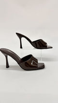 MULES IN VERNICE MARRONE