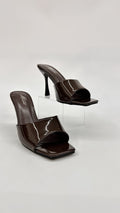 MULES IN VERNICE MARRONE