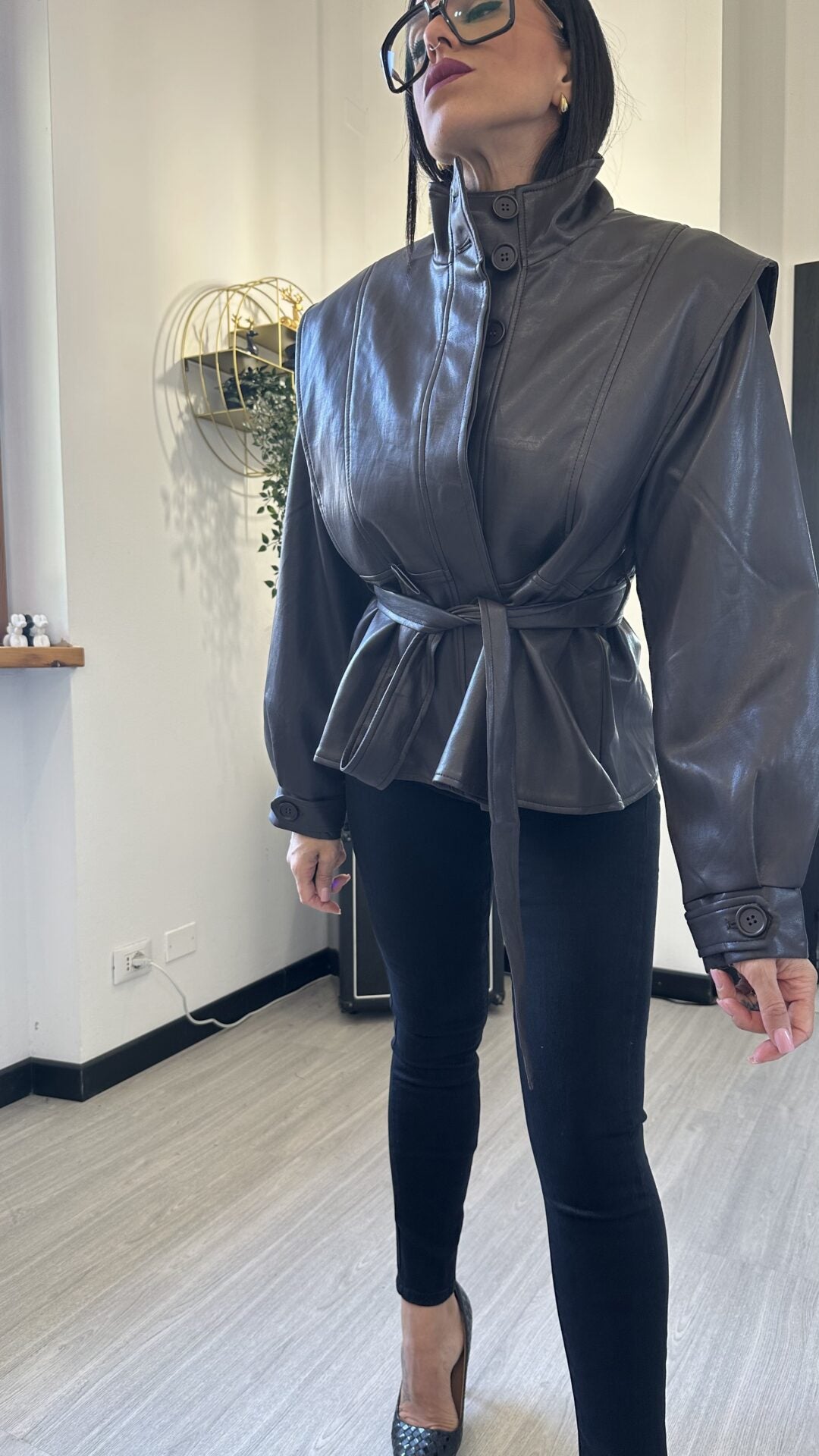 GIACCA IN ECOPELLE CON CINTURA MARRONE