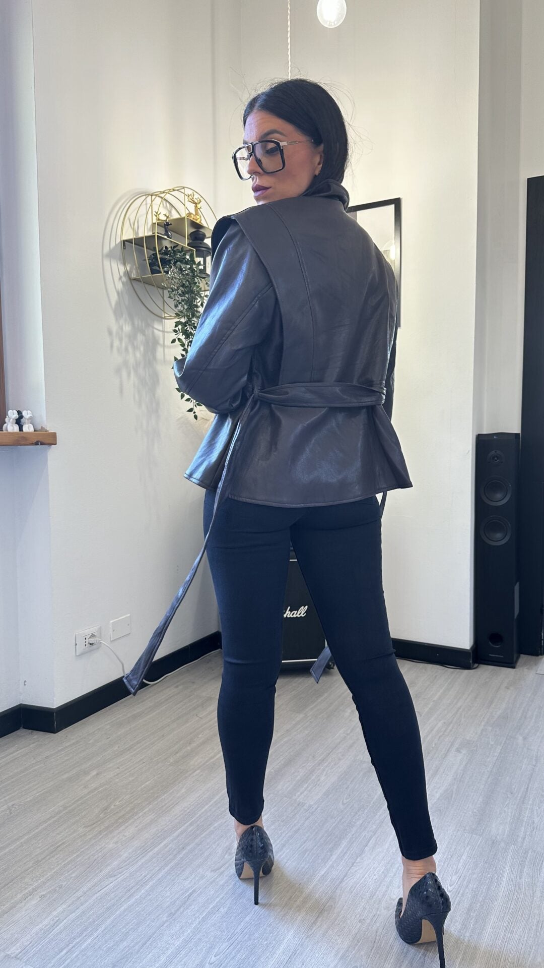 GIACCA IN ECOPELLE CON CINTURA MARRONE