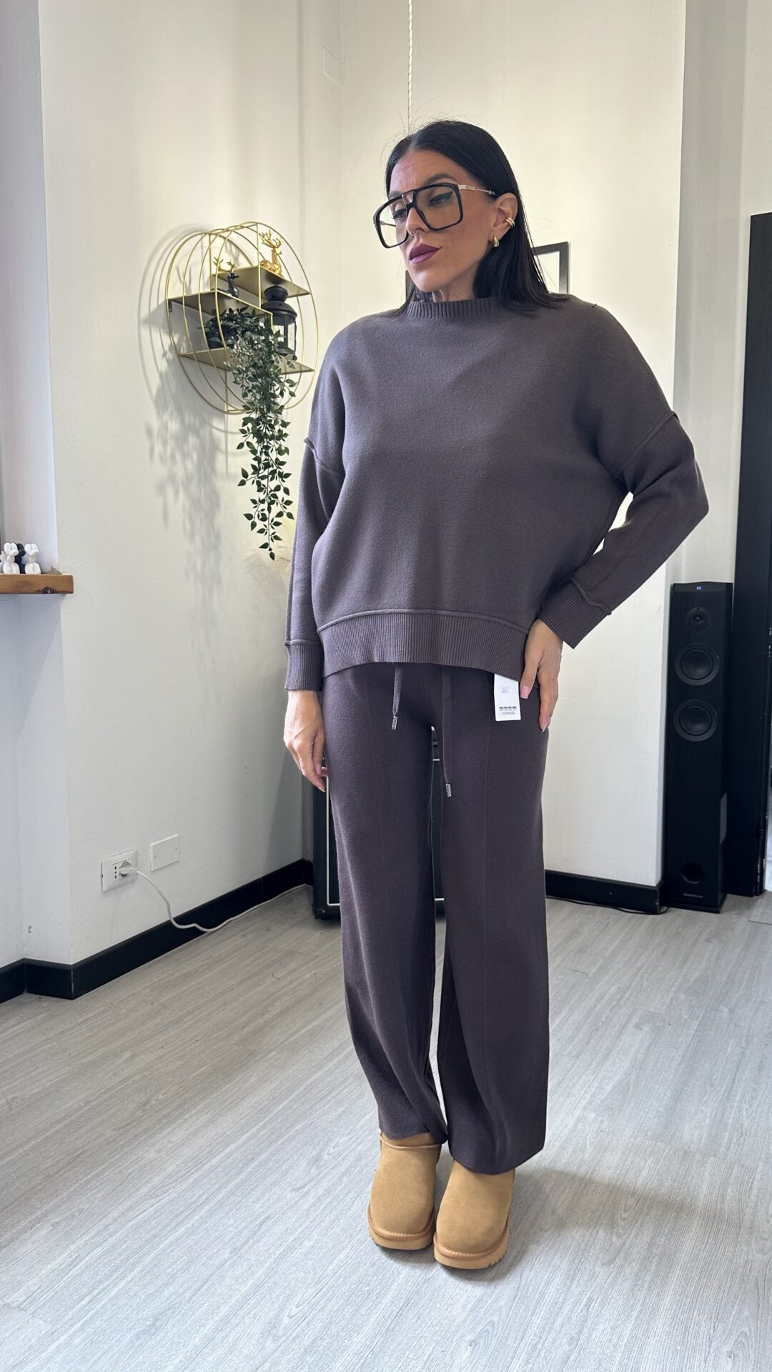 TUTA IN MAGLINA GIROCOLLO MARRONE