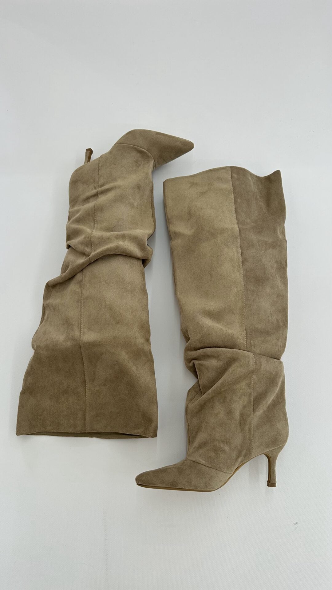 STIVALE ALTO SCAMOSCIATO A PUNTA BEIGE