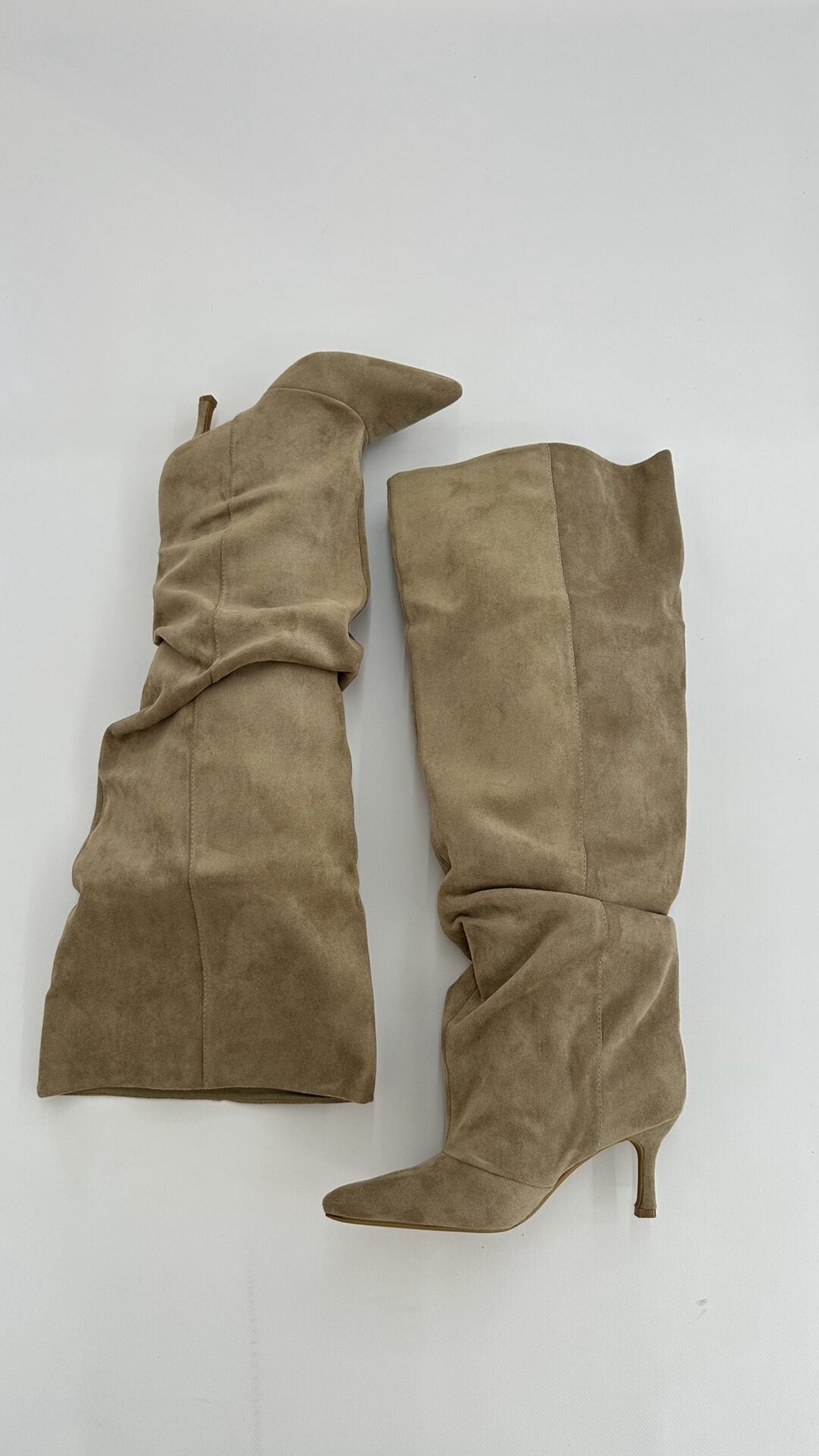 STIVALE ALTO SCAMOSCIATO A PUNTA BEIGE