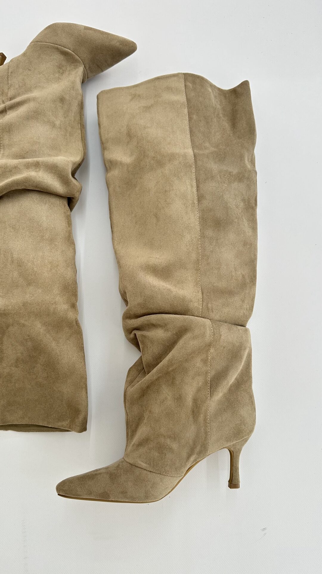 STIVALE ALTO SCAMOSCIATO A PUNTA BEIGE
