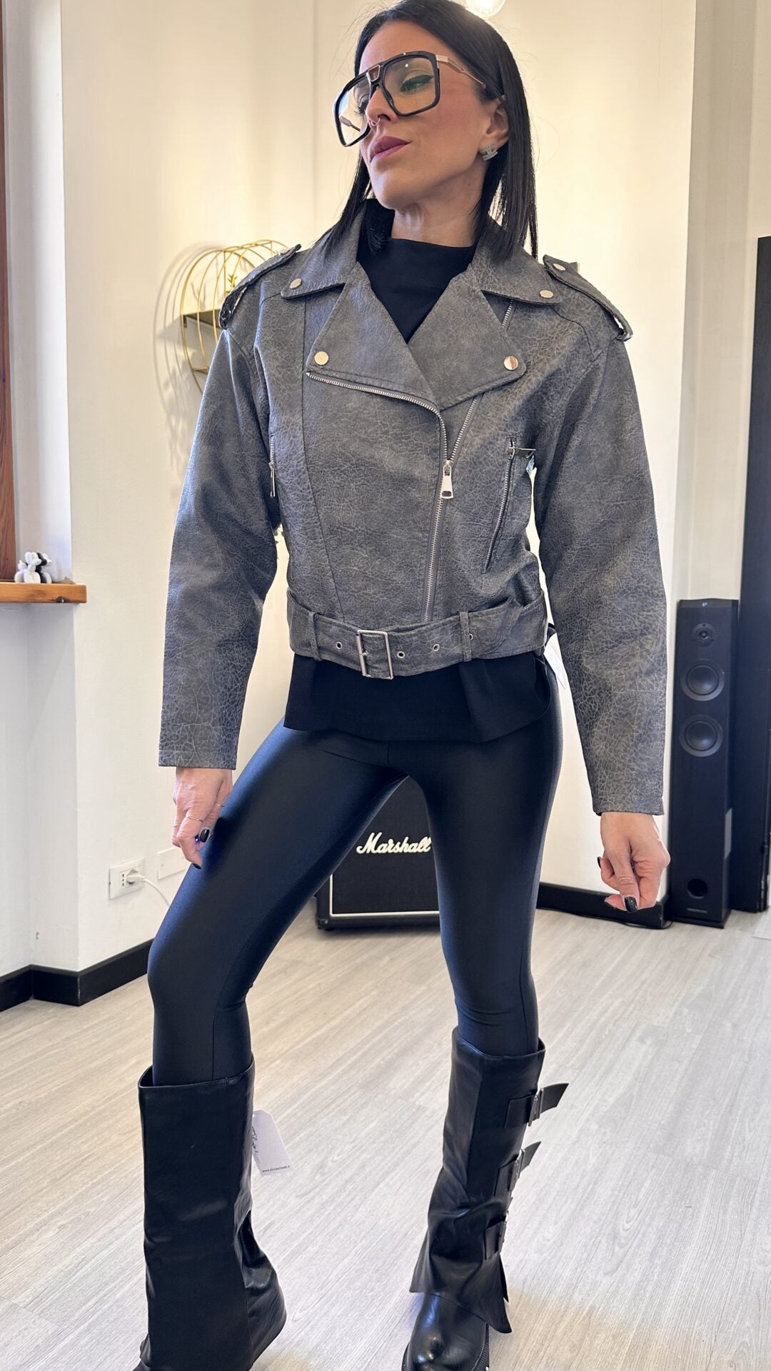 CHIODO SQUAMATO CON LACCI GRIGIO