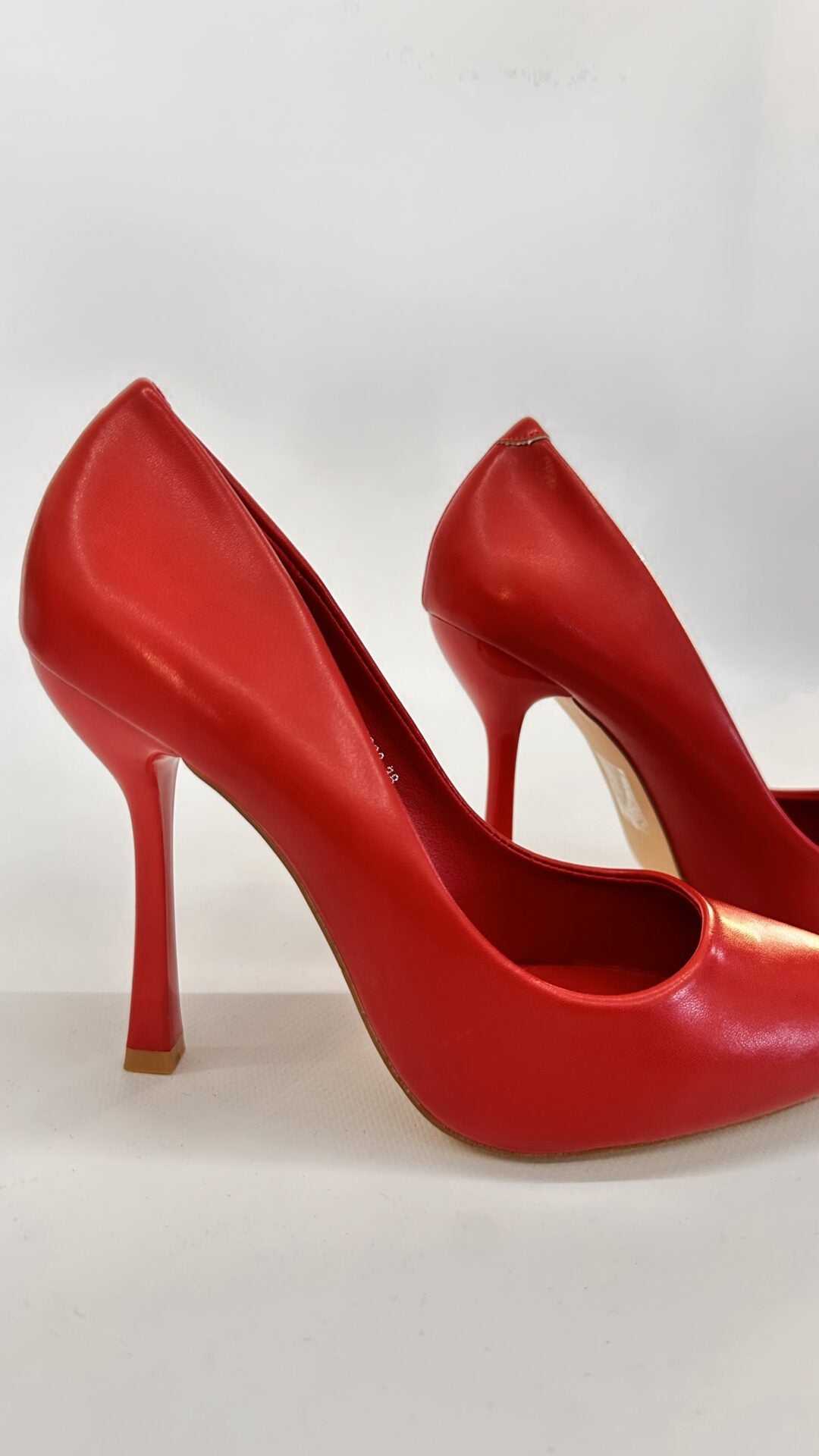 DECOLLETE IN ECOPELLE ROSSA