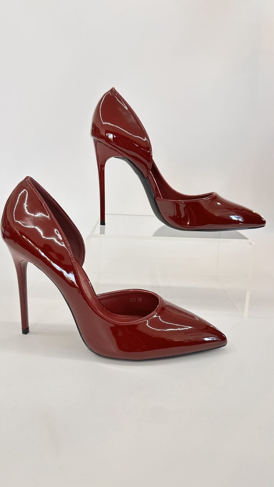 DECOLLETÉ GLOSSY WINE