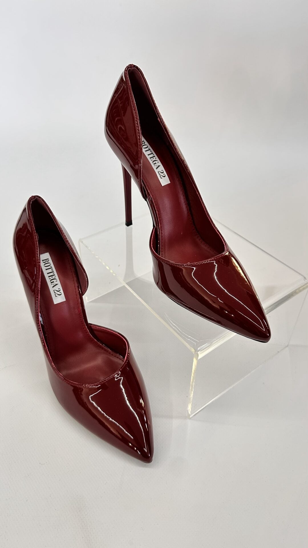 DECOLLETÉ GLOSSY WINE