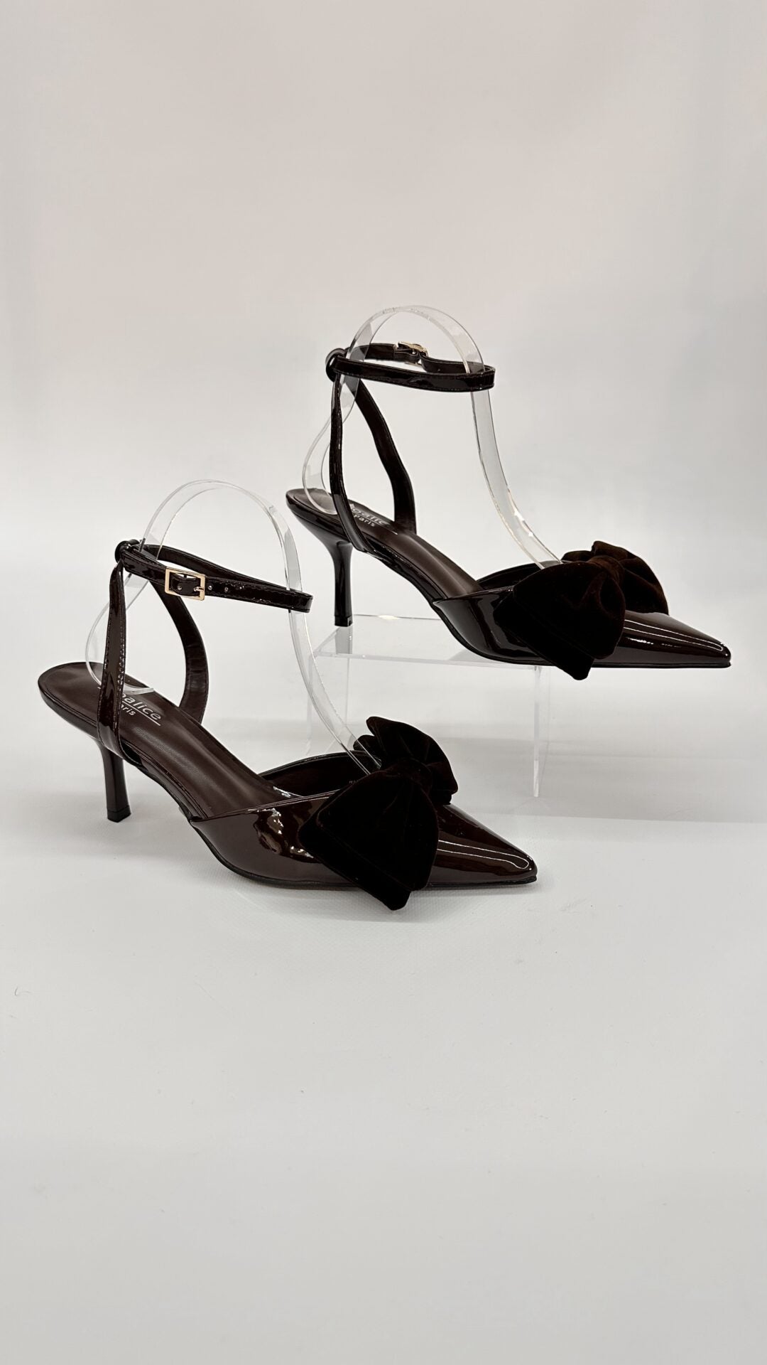 TACCHI LUCIDI CON FIOCCO BROWN