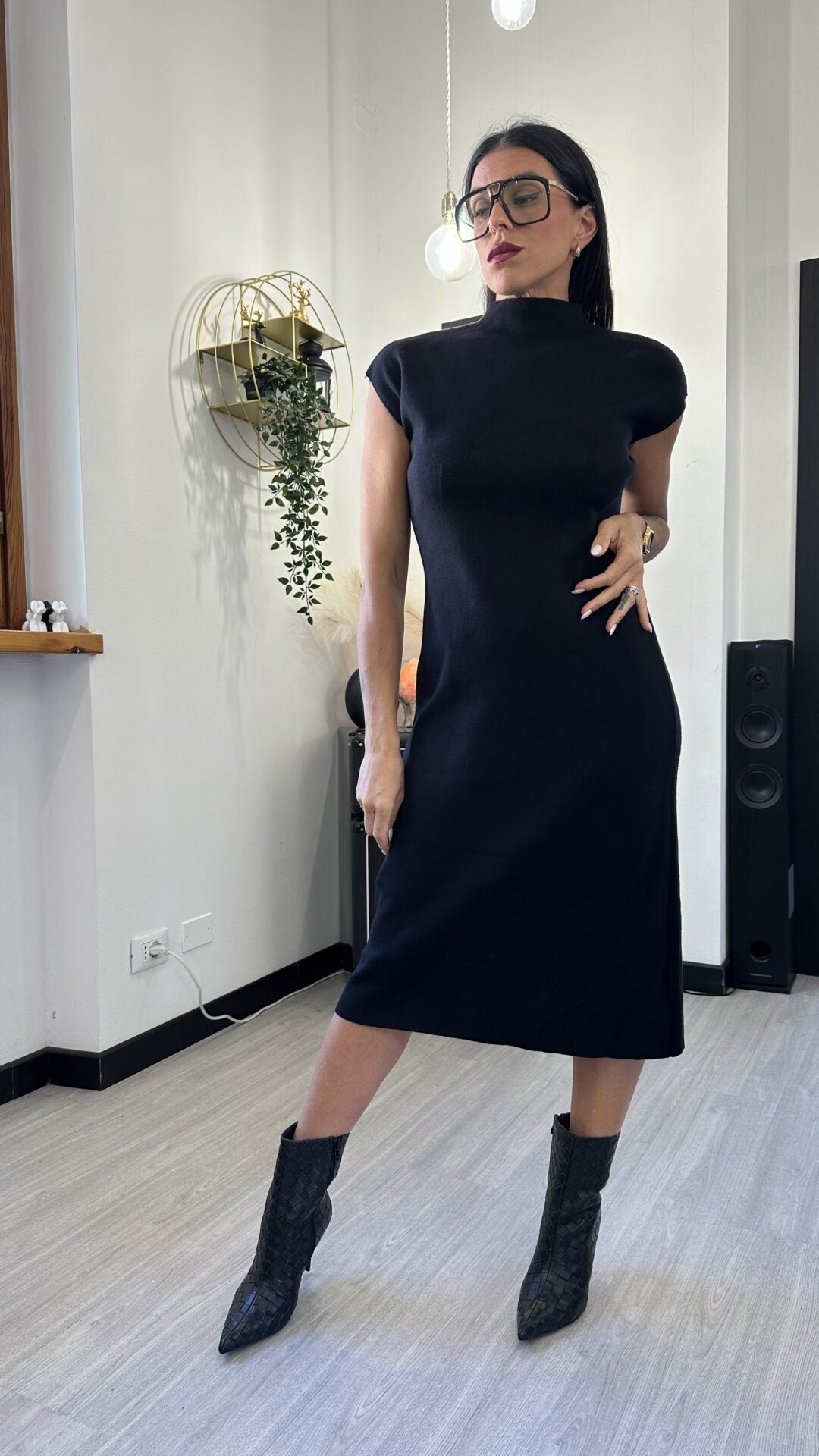 ABITO IN MAGLINA LUNGO SMANICATO NERO